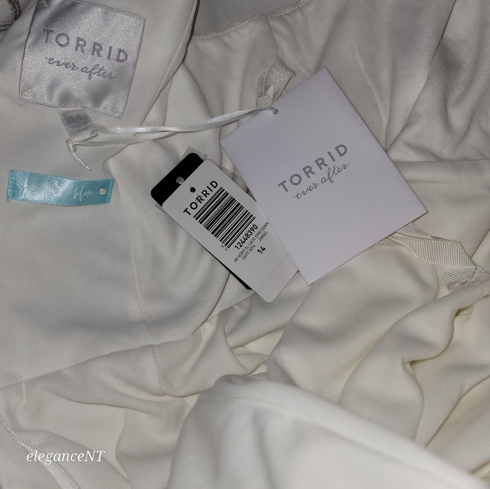 Torrid Ivory Lace Beaded Sleeveless Mermaid Wedding Dress with Train Sz: 14 NWT - Picture 14 of 16